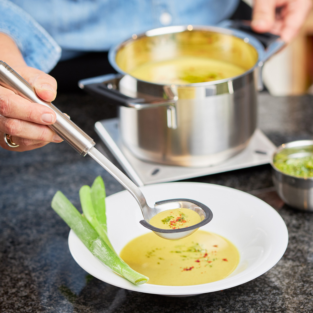 Половник для соуса Rosle с силиконовым краем, 27 см