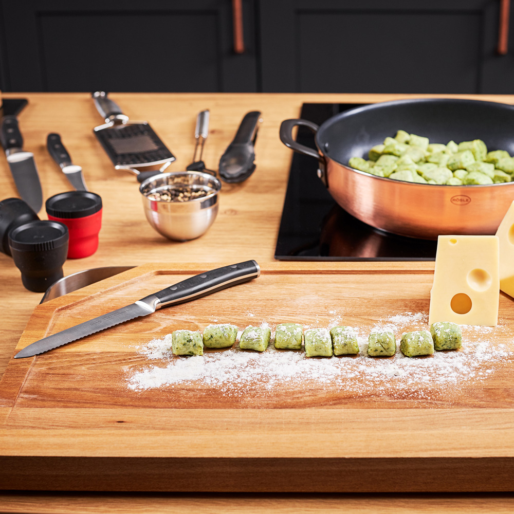 Нож универсальный с зубчатым лезвием Rosle TRADITION, 13 см