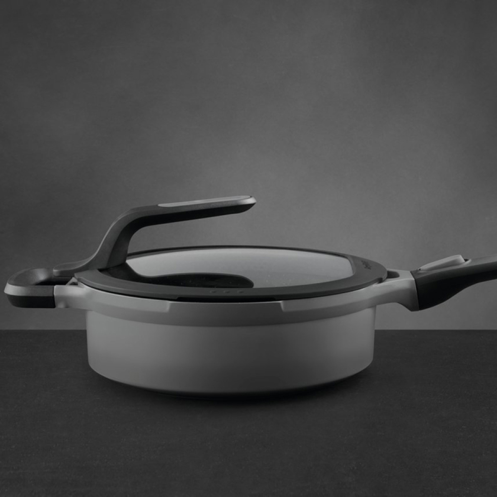 Сотейник с антипригарным покрытием BergHOFF STAY COOL, серый, диам. 24 см, 3,3 л