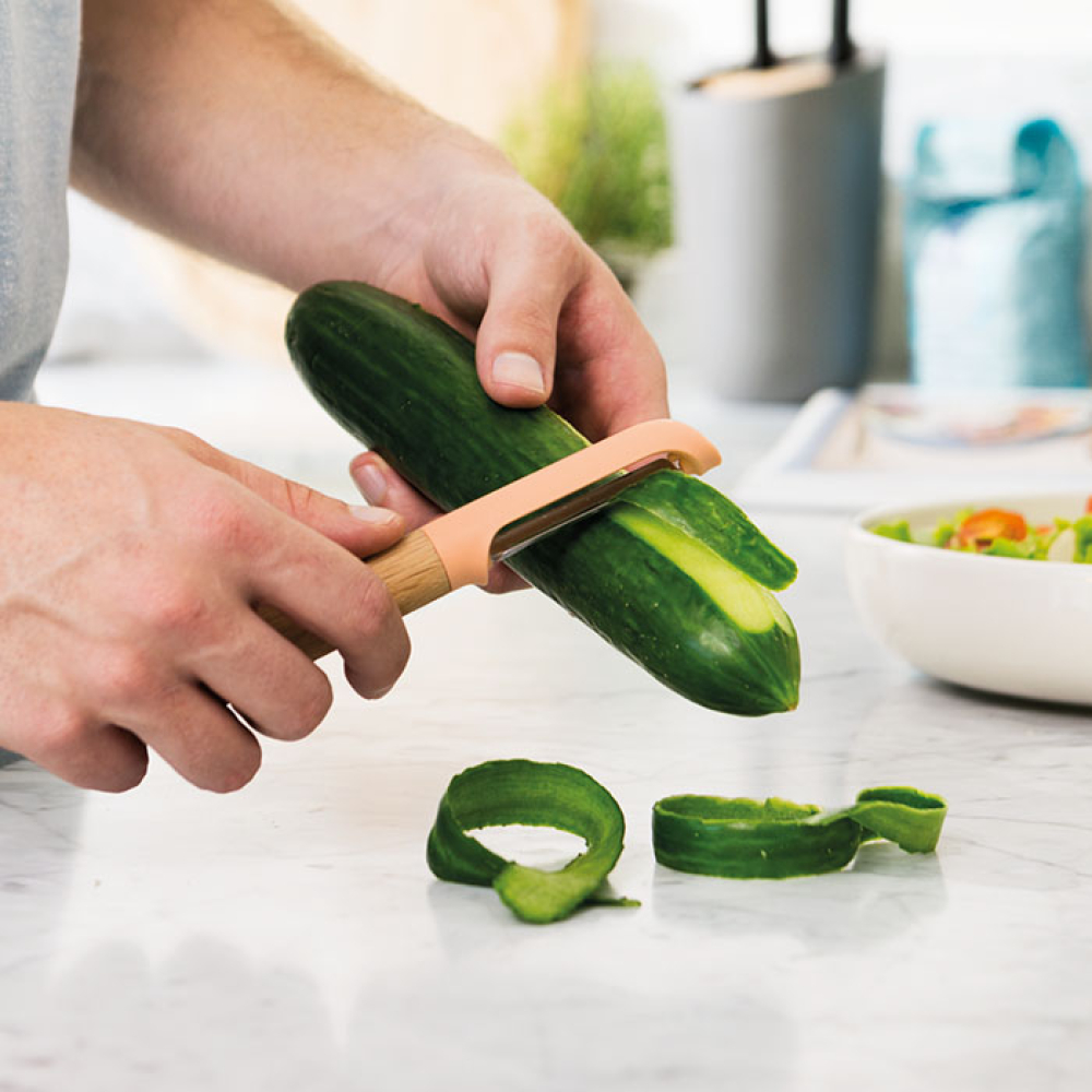 Овочечистка BergHOFF LEO з вертикальним лезом, дерев'яна ручка