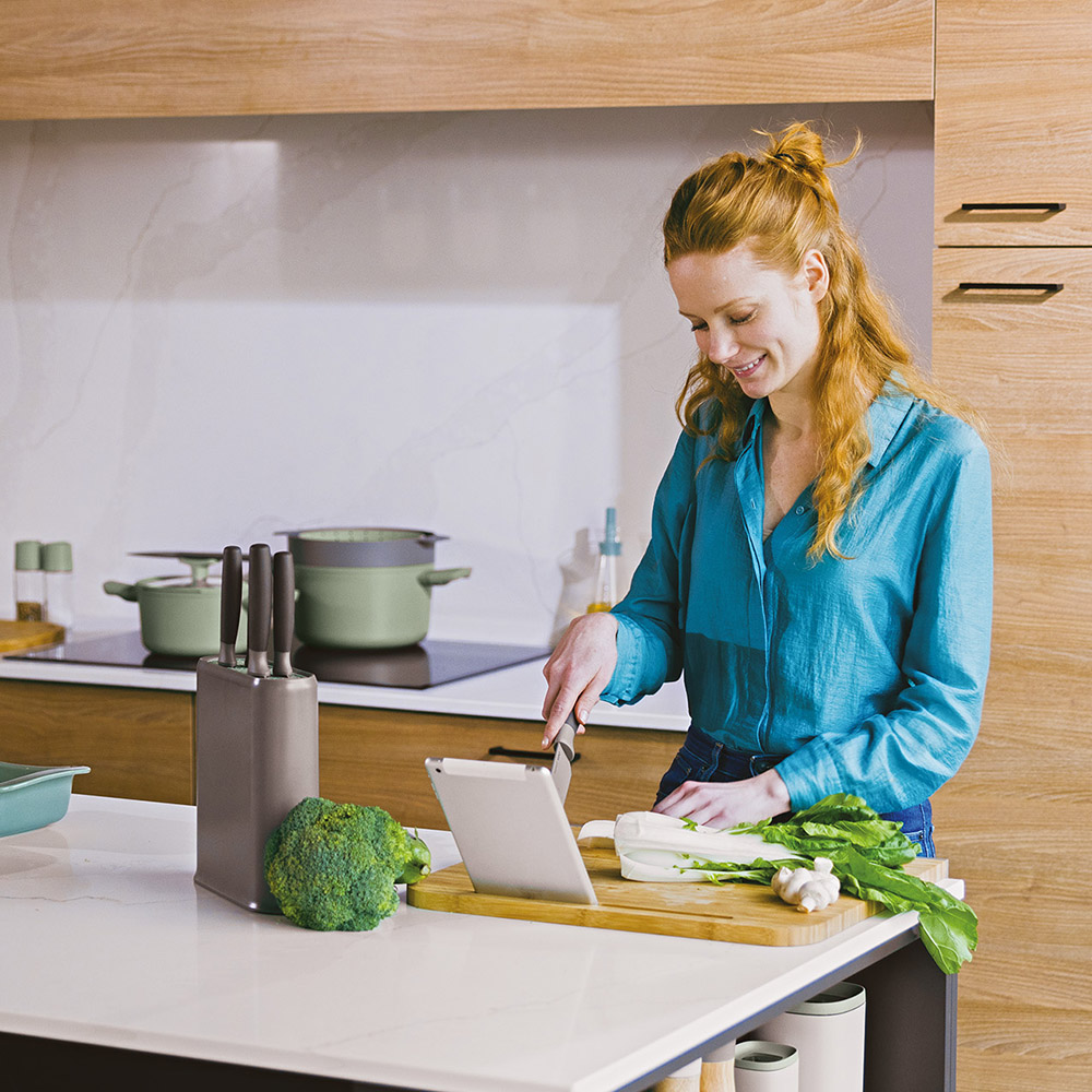 Доска кухонная с подставкой для гаджетов BergHOFF LEO BALANCE, 45 х 40 см