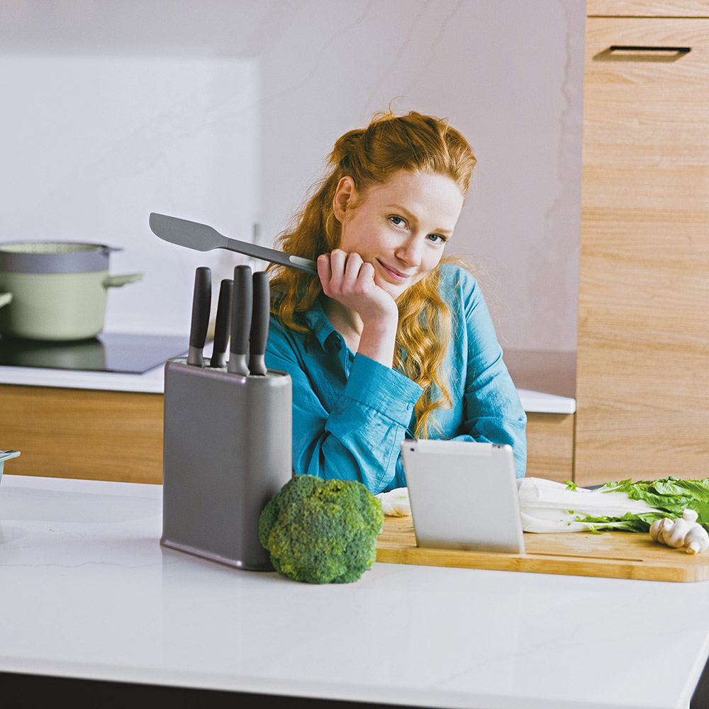 Доска кухонная с подставкой для гаджетов BergHOFF LEO BALANCE, 45 х 40 см