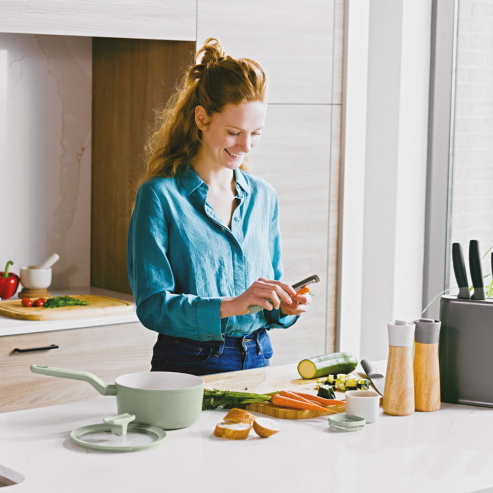 Овощечистка с вертикальным лезвием BergHOFF LEO BALANCE, 17,5 х 2 см