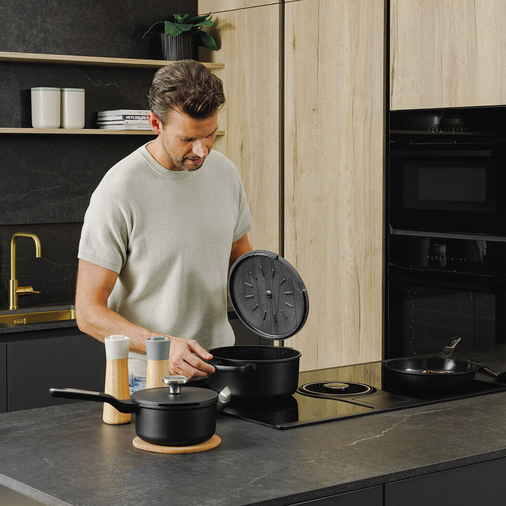 Ковш с антипригарным покрытием BergHOFF LEO PHANTOM, диам. 18 см, 2 л