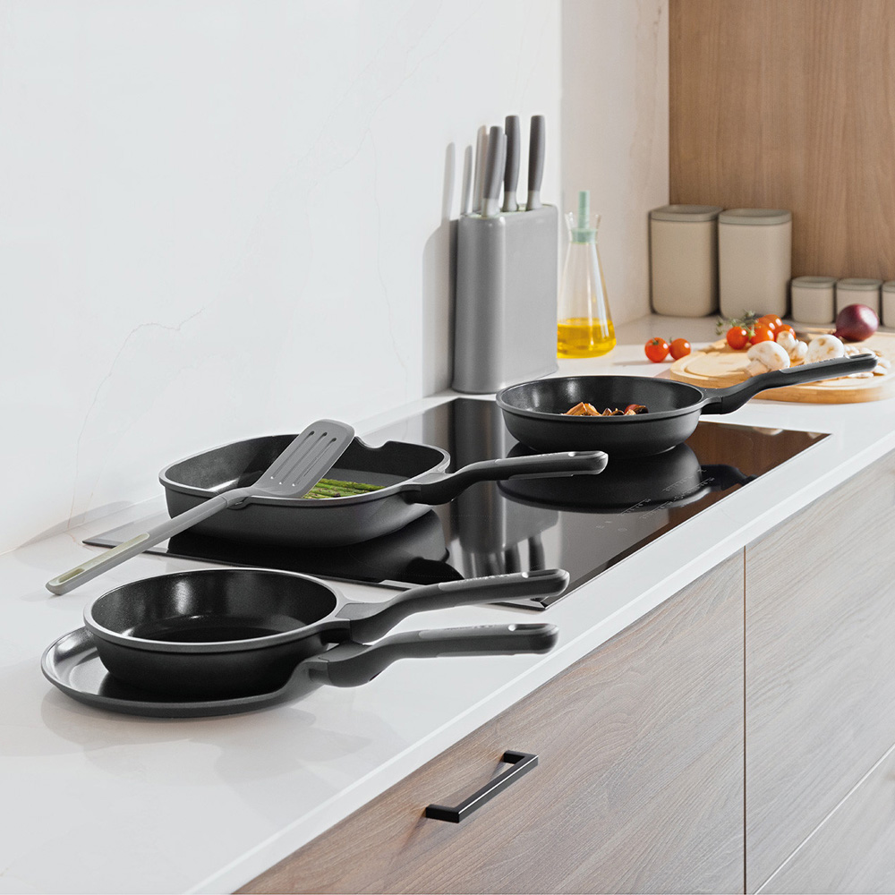 Набір сковорідок з антипригарним покриттям BergHOFF LEO STONE+, з лопаткою BergHOFF LEO BALANCE, 35 см, 4 пр.