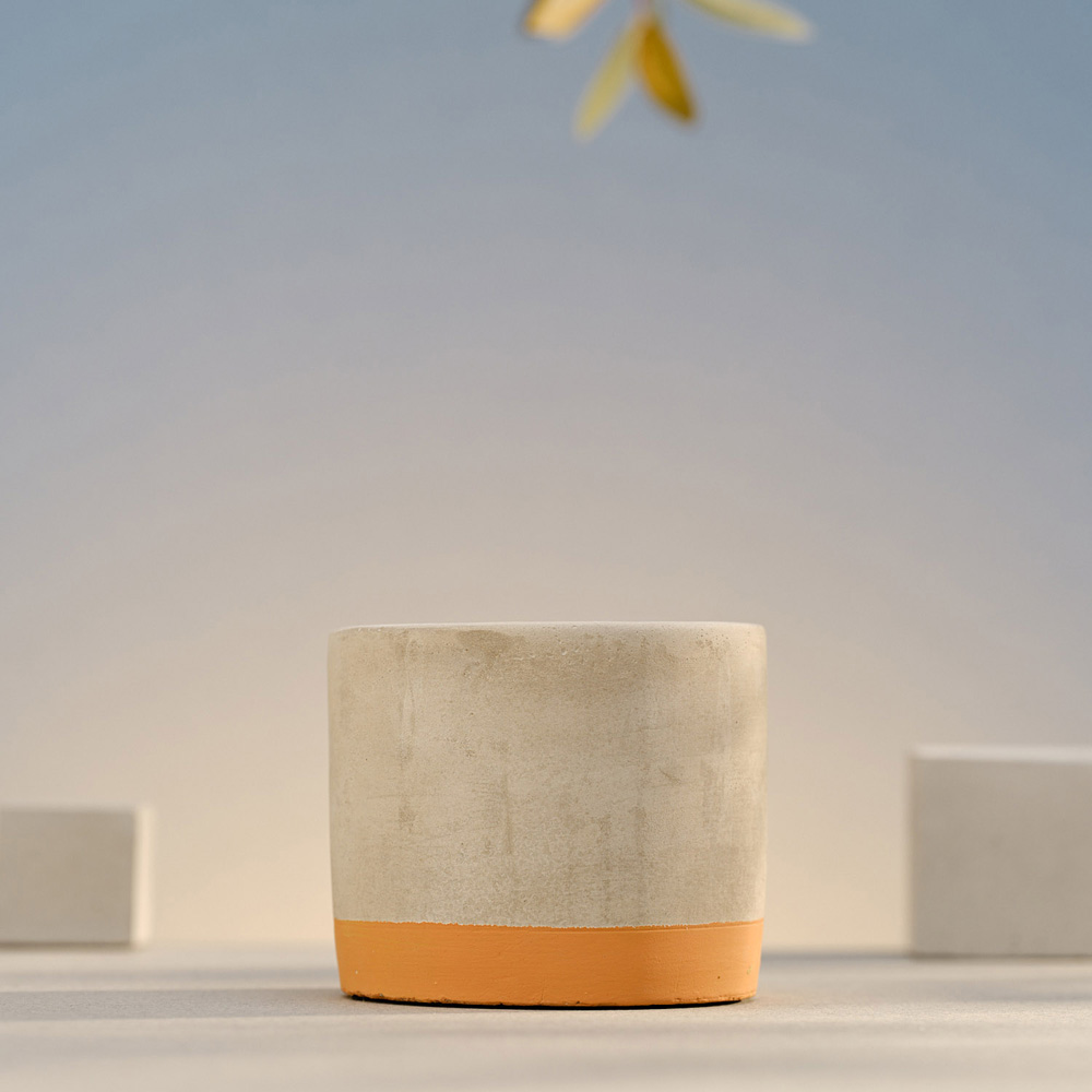 Свічка Bougies La Française у кашпо BETON, апельсин-лемонграс, 9 х 9 х 7,5 см, 180 г