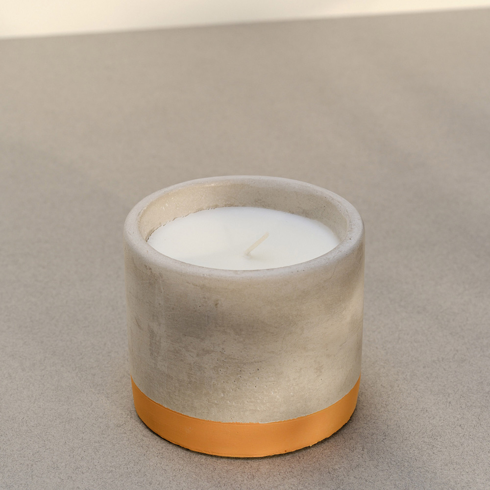 Свічка Bougies La Française у кашпо BETON, апельсин-лемонграс, 9 х 9 х 7,5 см, 180 г