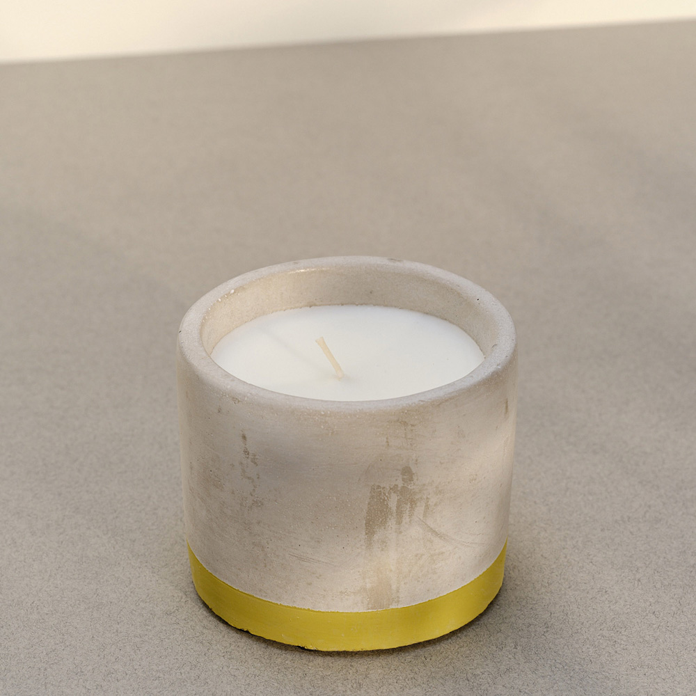 Свічка Bougies La Française у кашпо BETON, олива-лемонграс, 9 х 9 х 7,5 см, 180 г