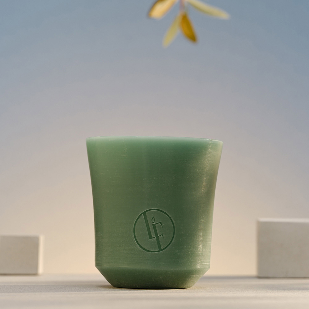 Свеча в подсвечнике из воска Bougies La Française, зеленая, 10 х 11 см, 160 г