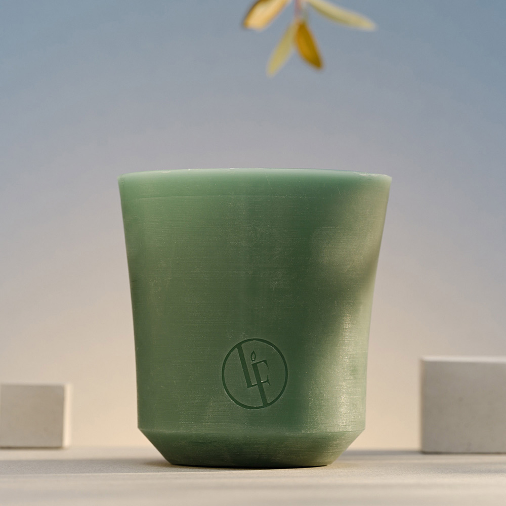 Свеча в подсвечнике из воска Bougies La Française, зеленая, 13 х 13,5 см, 370 г