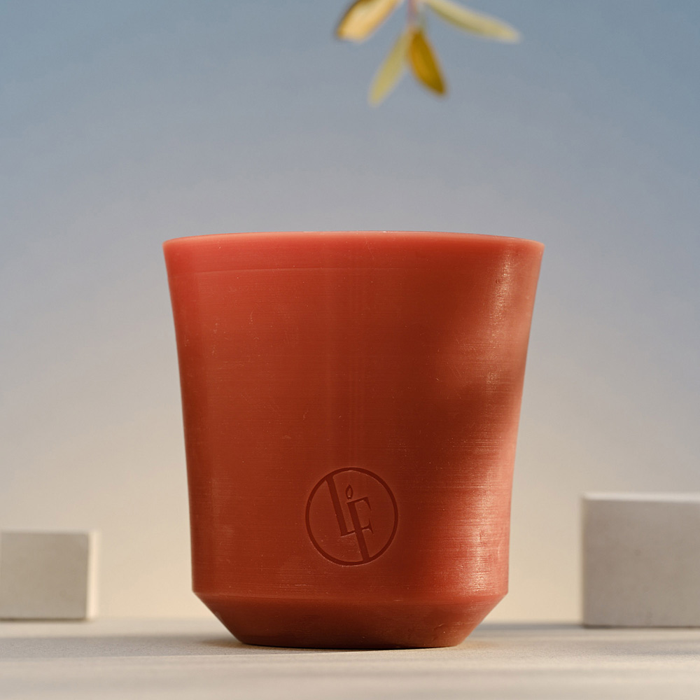 Свеча в подсвечнике из воска Bougies La Française, каштановая, 13 х 13,5 см, 370 г