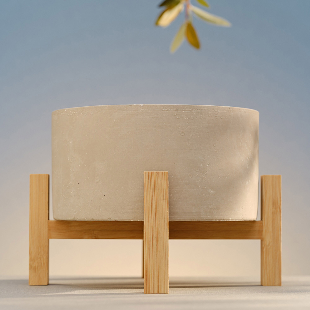 Свеча в кашпо Bougies La Française BETON на деревянной подставке, лемонграсс, 21 х 15 см, 930 г