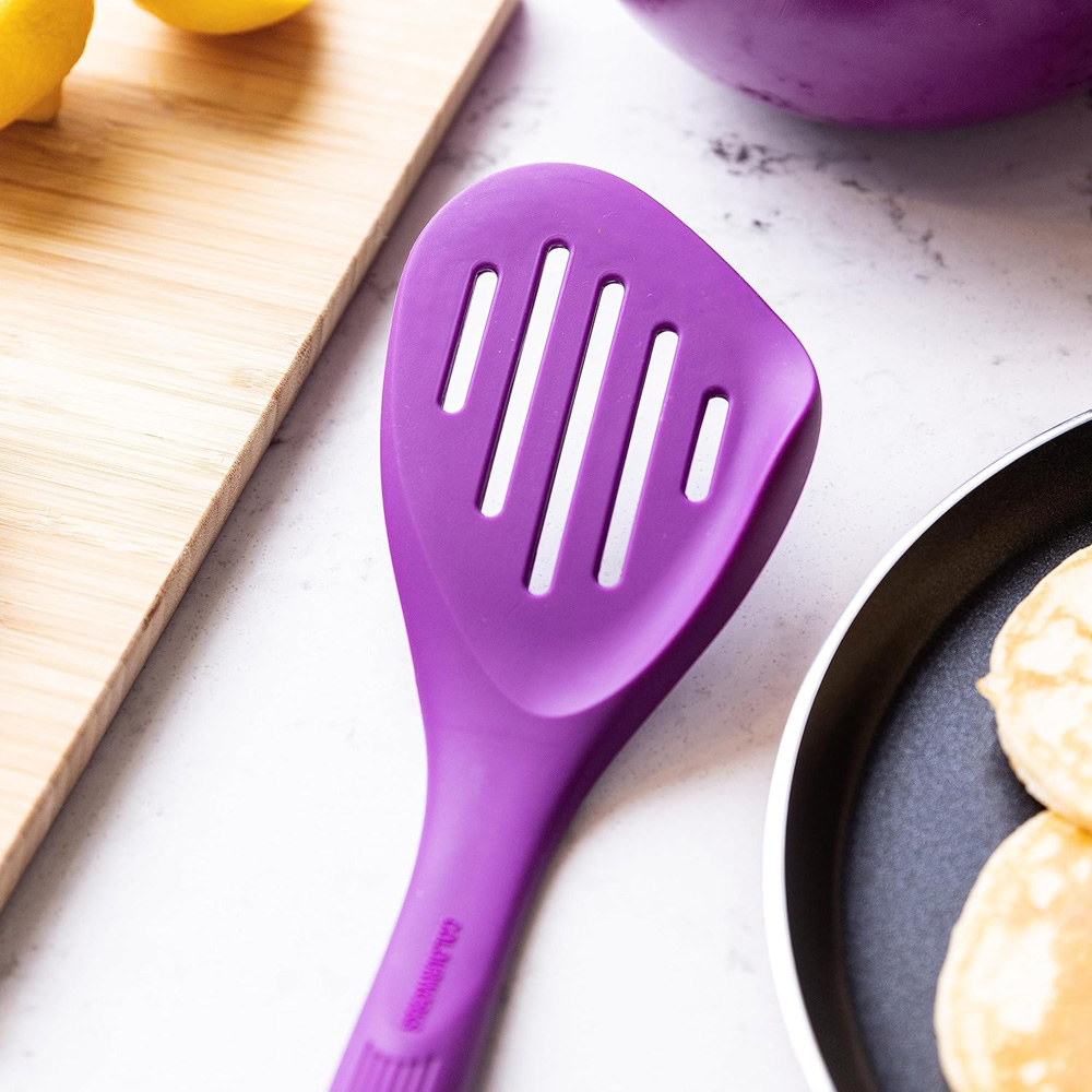 Лопатка с отверстиями Kitchen Craft COLOUR WORKS, фиолетовая, силикон, 28,5 см