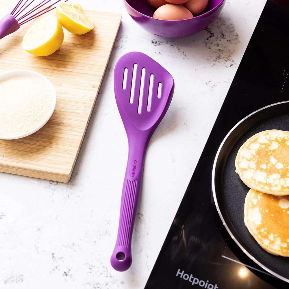 Лопатка с отверстиями Kitchen Craft COLOUR WORKS, фиолетовая, силикон, 28,5 см
