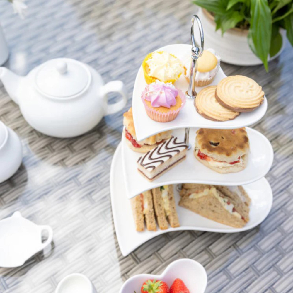 Підставка для тістечок Maxwell & Williams WHITE BASICS HEART дворівнева, порцелянаова